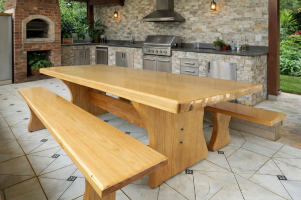 Conjunto Mesa Rústica Tampão (250cm x 90cm x 5cm) com 2 Bancos Rústicos Tampão (250cm X 36cm X 4cm) Pés formato Taça Madeira Maciça Tauari – Acabamento Verniz Auto Brilho - 8 lugares