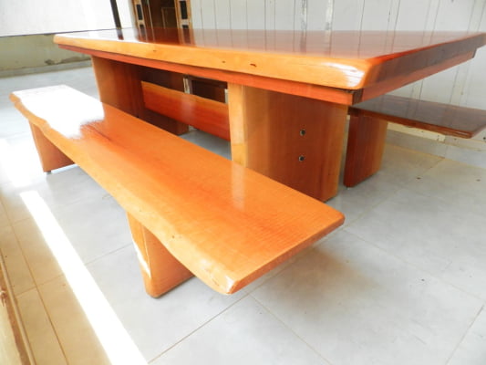 Conjunto Mesa Rústica Madeira Maciça Maçaranduba Tampão(240cm x 85cm x 6cm)Pés Quadrados com 2 bancos tampão (2,40mts x 35cm x 4cm) 100% orgânica - Acabamento Verniz AutoBrilho – 08 a 10  lugares