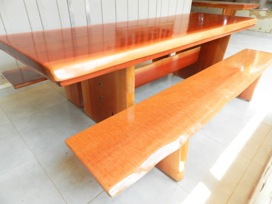 Conjunto Mesa Rústica Madeira Maciça Maçaranduba Tampão(240cm x 85cm x 6cm)Pés Quadrados com 2 bancos tampão (2,40mts x 35cm x 4cm) 100% orgânica - Acabamento Verniz AutoBrilho – 08 a 10  lugares