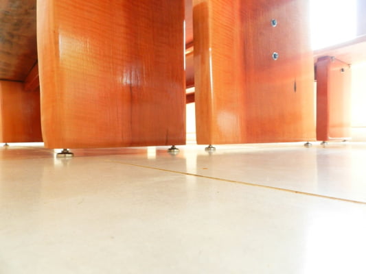 Conjunto Mesa Rústica Madeira Maciça Maçaranduba Tampão(240cm x 85cm x 6cm)Pés Quadrados com 2 bancos tampão (2,40mts x 35cm x 4cm) 100% orgânica - Acabamento Verniz AutoBrilho – 08 a 10  lugares