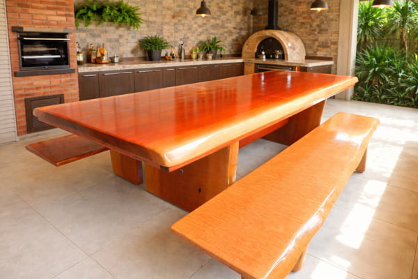 Conjunto Mesa Rústica Madeira Maciça Maçaranduba Tampão(240cm x 85cm x 6cm)Pés Quadrados com 2 bancos tampão (2,40mts x 35cm x 4cm) 100% orgânica - Acabamento Verniz AutoBrilho – 08 a 10  lugares