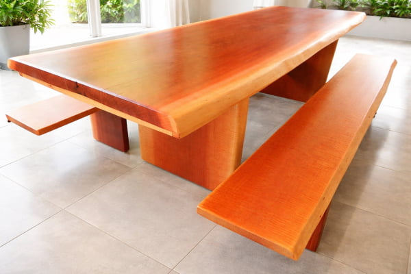 Conjunto Mesa Rústica Madeira Maciça Maçaranduba Tampão(240cm x 85cm x 6cm)Pés Quadrados com 2 bancos tampão (2,40mts x 35cm x 4cm) 100% orgânica - Acabamento Verniz AutoBrilho – 08 a 10  lugares